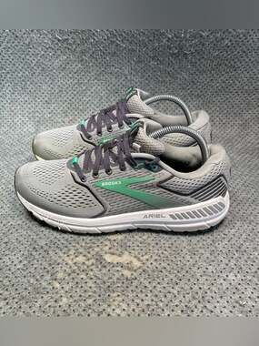 Brooks Ariel 20 Grey Running Shoes Size 10 Women’s